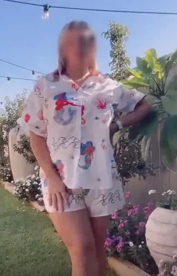 Andrea, 33