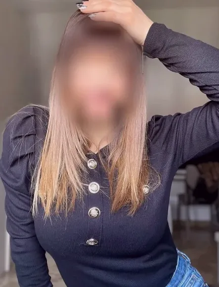 Emilie, 37