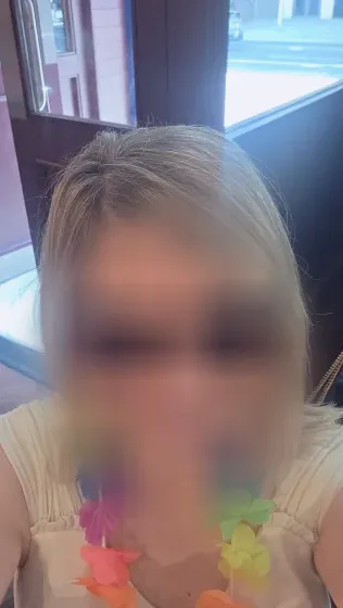 Emilie, 38
