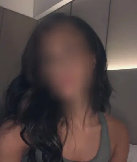 Emina, 33