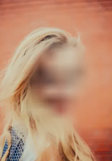 Julie, 36