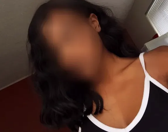 Kamilla, 25