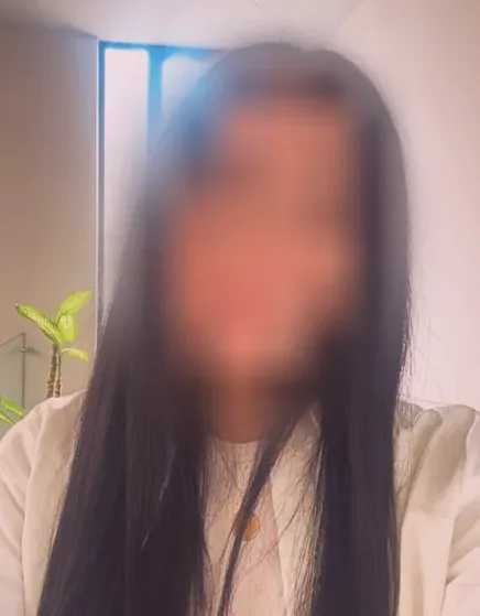 Karoline, 37
