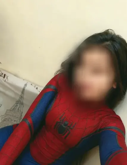 Marie, 25