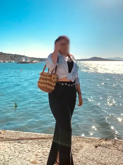 Rosa, 26